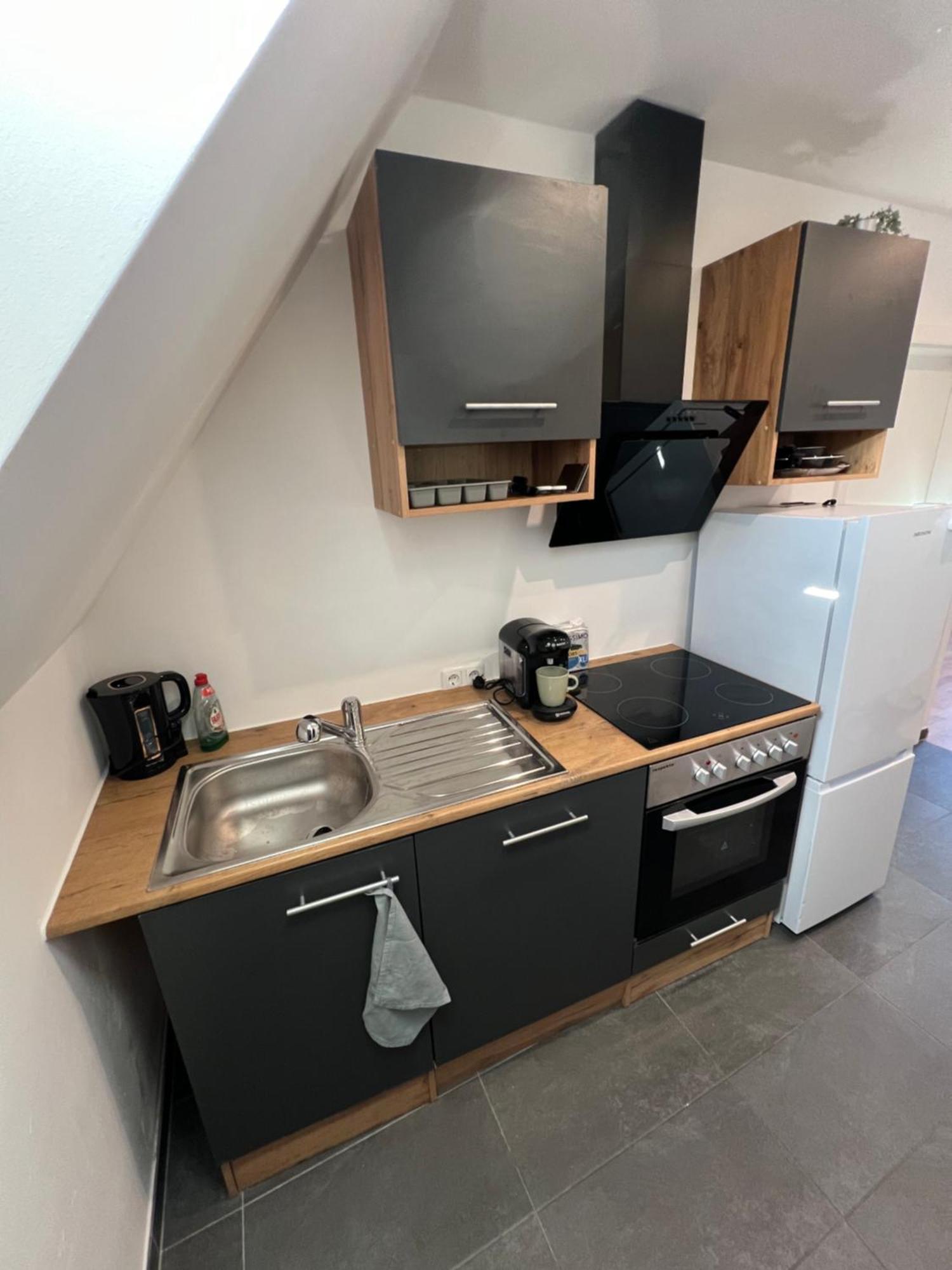 Moderne Neureut, Fussbodenheizung - Regendusche - Waschmaschine - Stellplatz Apartment *