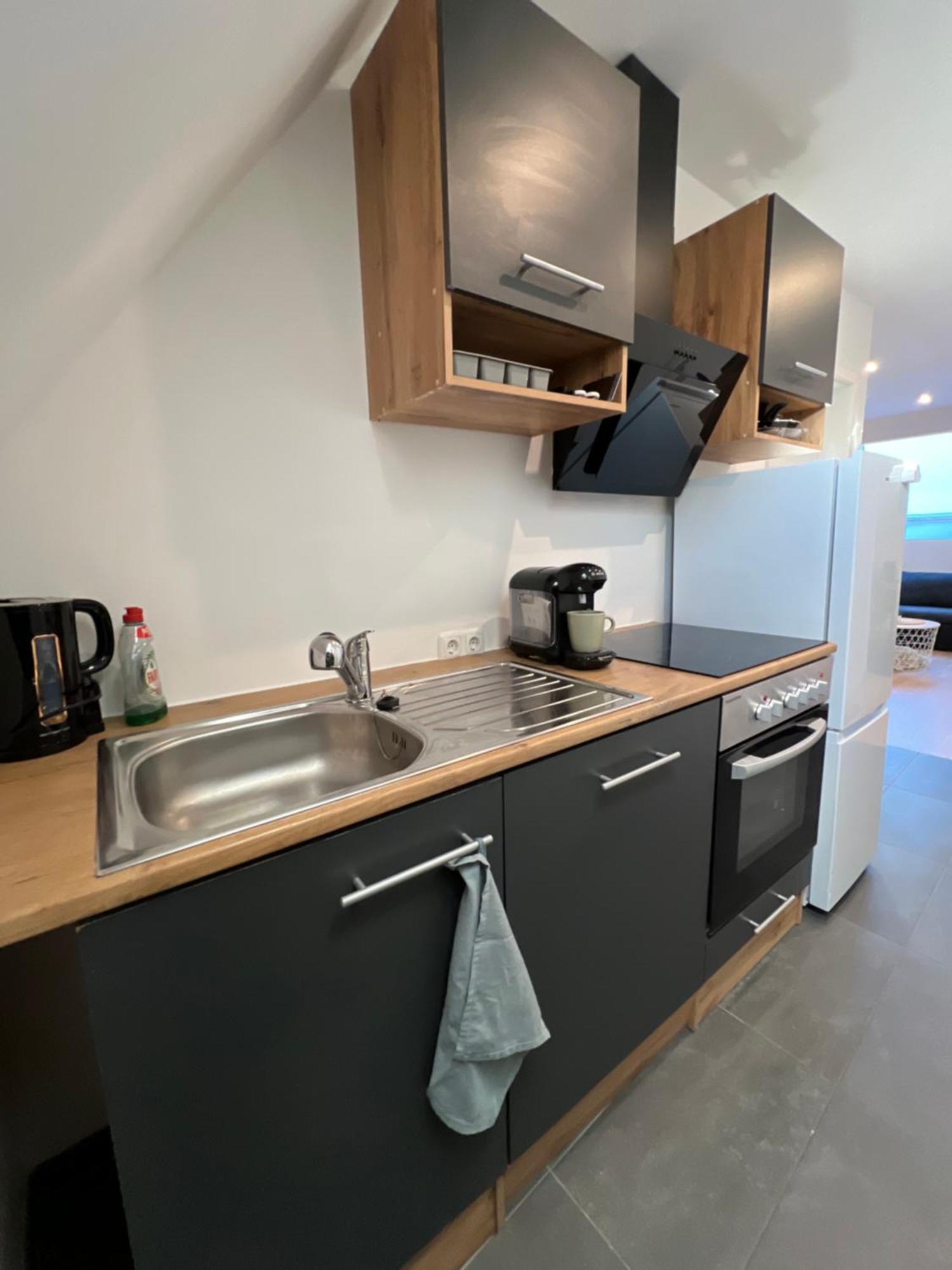 Apartment Moderne Neureut, Fussbodenheizung - Regendusche - Waschmaschine - Stellplatz